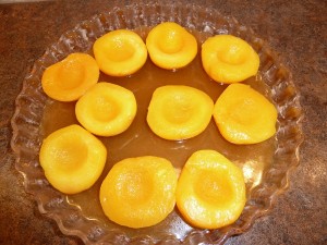 peach slices on butter/sugar mixture