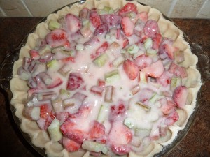 Rhubarb Strawberry Crumble Pie