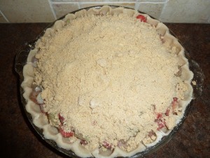 Rhubarb Strawberry Crumble Pie - unbaked