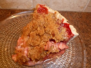 rhubarb strawberry crumble pie