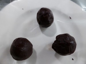 Molten Lava Cakes - make the filling into 6 equal balls
