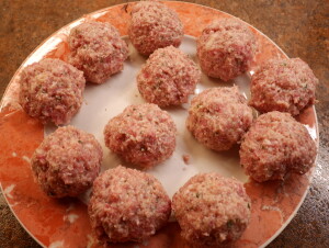 Meatballs in Tomato Sauce - make the balls